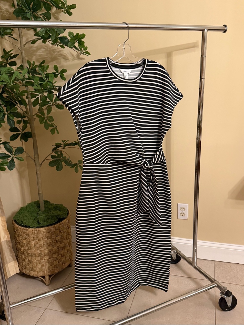 Spanx Air Essentials - Women’s Tie Twist Maxi Dress / Black & White / Large